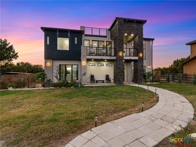 Lake Home For Sale in Canyon Lake, Texas