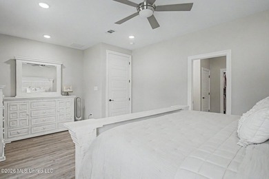 Spacious and beautifully designed 5BR/3BA home in The Enclave at - photo 17