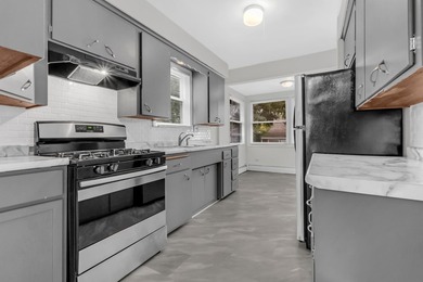 Beautiful large home located minutes away from Lake Phalen. This - photo 18