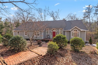 Comfort, privacy and views - Interior Lake Living at Lake Keowee - photo 2
