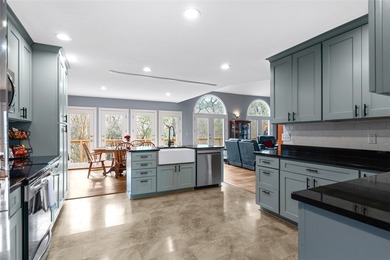 Comfort, privacy and views - Interior Lake Living at Lake Keowee - photo 6