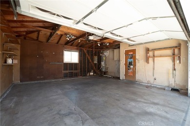Welcome to this spacious 3-bedroom, 2-bathroom home offering - photo 27