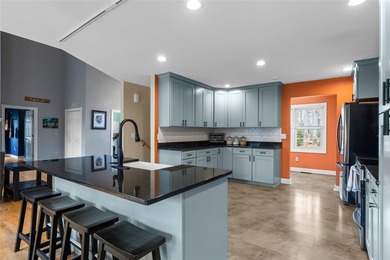 Comfort, privacy and views - Interior Lake Living at Lake Keowee - photo 8