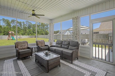 Spacious and beautifully designed 5BR/3BA home in The Enclave at - photo 35