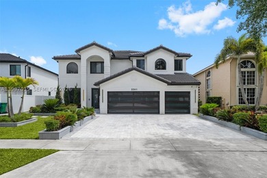 A statement in modern architecture, this stunning Miramar Estate - photo 3