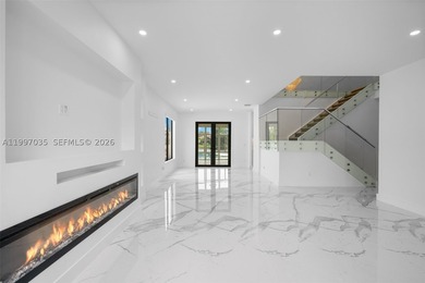 A statement in modern architecture, this stunning Miramar Estate - photo 8