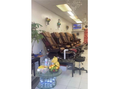 Established nail salon business for sale in Flatbush area. It - photo 3