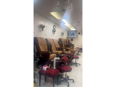 Established nail salon business for sale in Flatbush area. It - photo 4