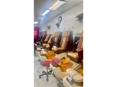 Established nail salon business for sale in Flatbush area. It - photo 5