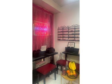 Established nail salon business for sale in Flatbush area. It - photo 8