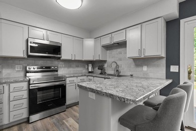 COMPLETELY RENOVATED and move-in ready! This stunning 3-bedroom - photo 13
