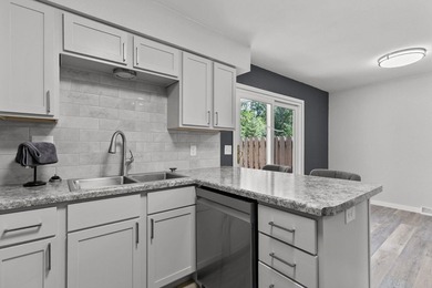 COMPLETELY RENOVATED and move-in ready! This stunning 3-bedroom - photo 16