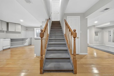 Elegant Colonial Home in the Heart of Roslyn's Prestigious North - photo 23