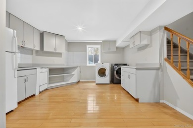 Elegant Colonial Home in the Heart of Roslyn's Prestigious North - photo 24
