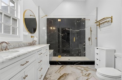 Elegant Colonial Home in the Heart of Roslyn's Prestigious North - photo 28