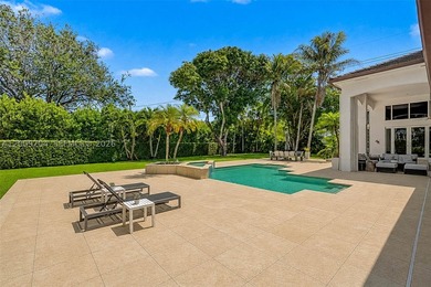 Sophistication meets functionality w/ this spectacular 5 bdrm - photo 31