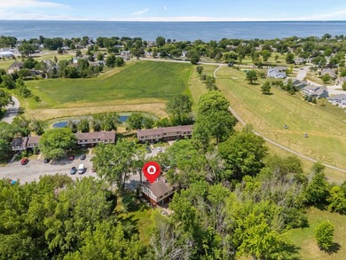 COMPLETELY RENOVATED and move-in ready! This stunning 3-bedroom - photo 32