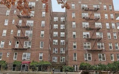 Welcome to this charming 1-bedroom cooperative located in the - photo 1