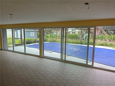 Spacious CBS construction home featuring 4 bedrooms, 4 bathrooms - photo 6