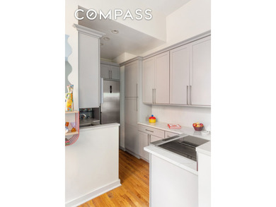 Key to the Park! Welcome to this renovated true one-bedroom home - photo 3