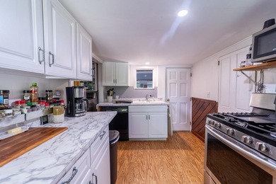 Antique New England charm meets country opportunity on - photo 4