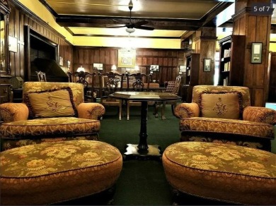 UPDATED STUDIO IN THE HISTORIC STATION SQUARE THAT YOU MAY