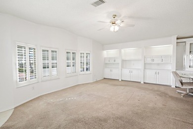 Live the Florida lifestyle in sought-after Barefoot Bay! This 1 - photo 4