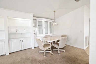 Live the Florida lifestyle in sought-after Barefoot Bay! This 1 - photo 8