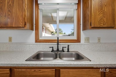Charming single level, Caldwell home WITH RV PARKING, directly - photo 11