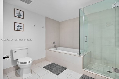 Stunning lower penthouse with incredible 180-degree panoramic - photo 11