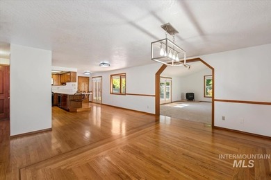 Charming single level, Caldwell home WITH RV PARKING, directly - photo 13