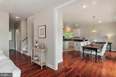 Sunsets, Water Views & Effortless Coastal Living in Hillsmere - photo 14
