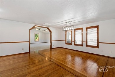 Charming single level, Caldwell home WITH RV PARKING, directly - photo 15