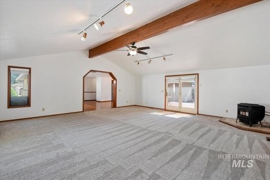 Charming single level, Caldwell home WITH RV PARKING, directly - photo 16