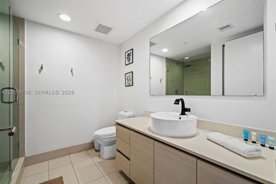 Stunning lower penthouse with incredible 180-degree panoramic - photo 16