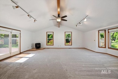 Charming single level, Caldwell home WITH RV PARKING, directly - photo 18