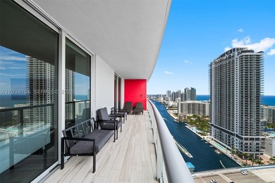 Stunning lower penthouse with incredible 180-degree panoramic - photo 20