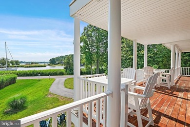 Sunsets, Water Views & Effortless Coastal Living in Hillsmere - photo 21