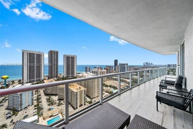 Stunning lower penthouse with incredible 180-degree panoramic - photo 21