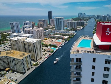 Stunning lower penthouse with incredible 180-degree panoramic - photo 26
