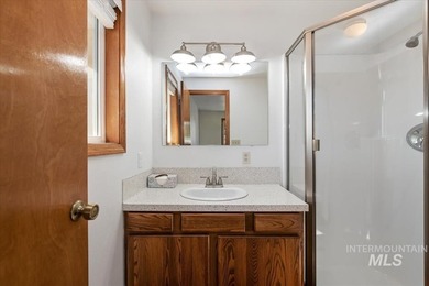 Charming single level, Caldwell home WITH RV PARKING, directly - photo 29