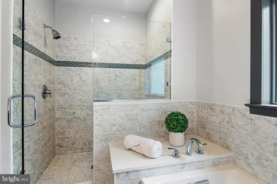 Sunsets, Water Views & Effortless Coastal Living in Hillsmere - photo 29