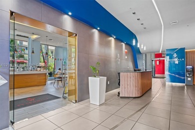 Stunning lower penthouse with incredible 180-degree panoramic - photo 32