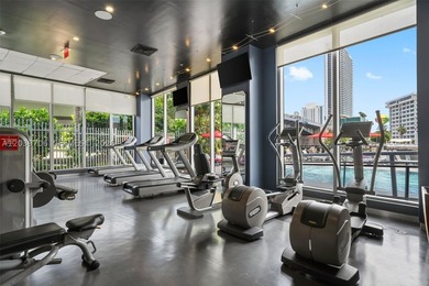 Stunning lower penthouse with incredible 180-degree panoramic - photo 33