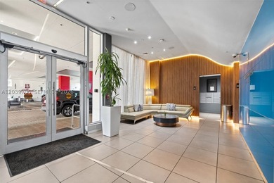 Stunning lower penthouse with incredible 180-degree panoramic - photo 35