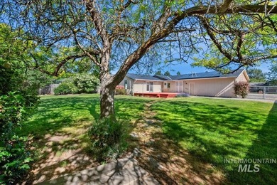 Charming single level, Caldwell home WITH RV PARKING, directly - photo 36