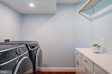 Sunsets, Water Views & Effortless Coastal Living in Hillsmere - photo 48