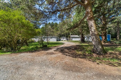 Charming multi-unit woodland retreat Near Paradise Point Beach & - photo 6