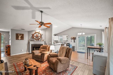 Welcome to the Lady's Island home you've been looking for! - photo 4