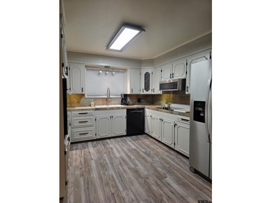 Beautifully Renovated 3-Bedroom Home on 0.75 Acres in Lone Star - photo 15